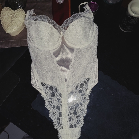 ❤VNTG EUC VS Whitw Lace & Satin Bodysuit/Bustier Extreme Pushup 36D❤ - Picture 6 of 16
